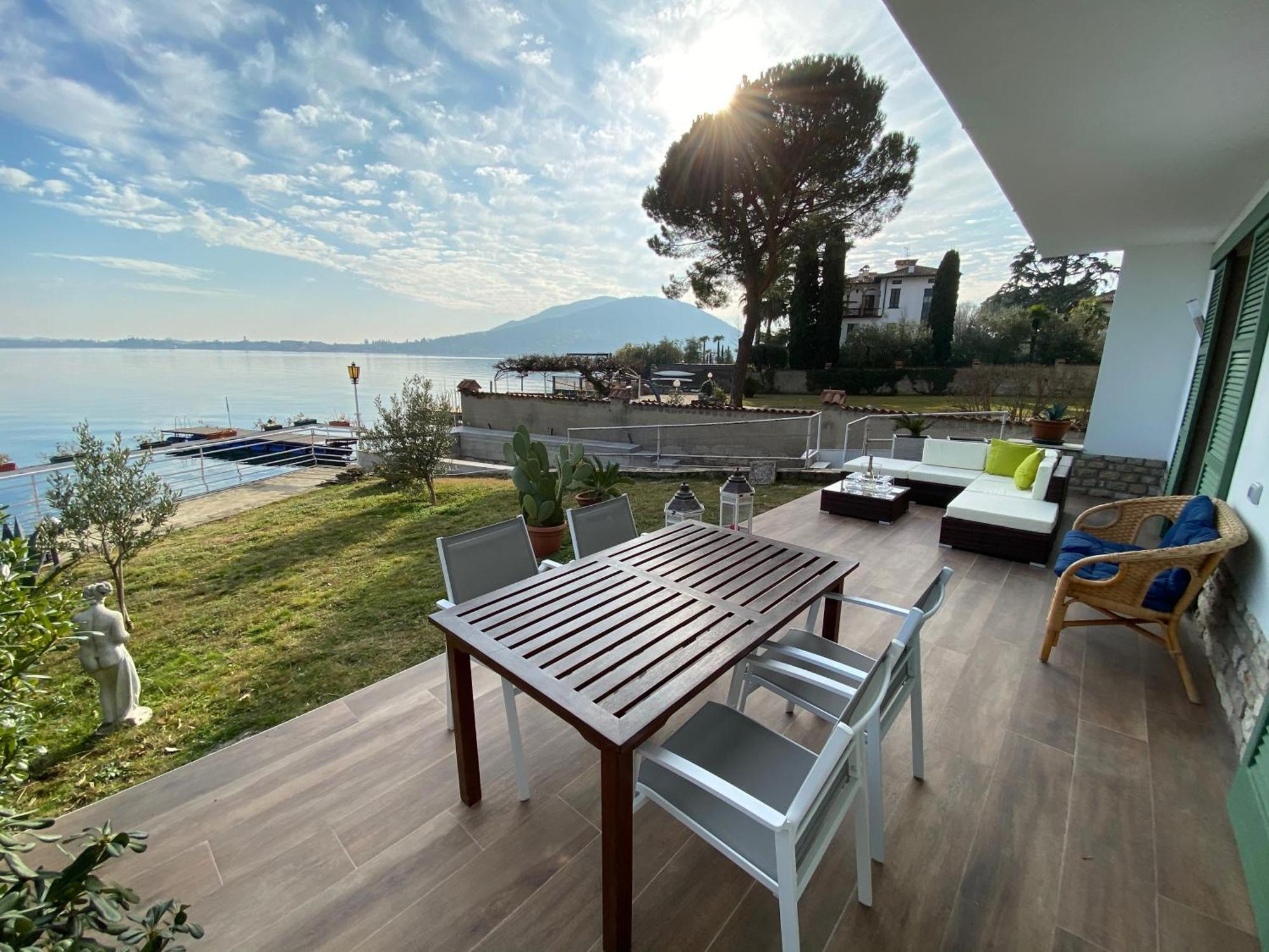 Villa Anastasye Your Lakefront Vacation Rental Predore Luaran gambar