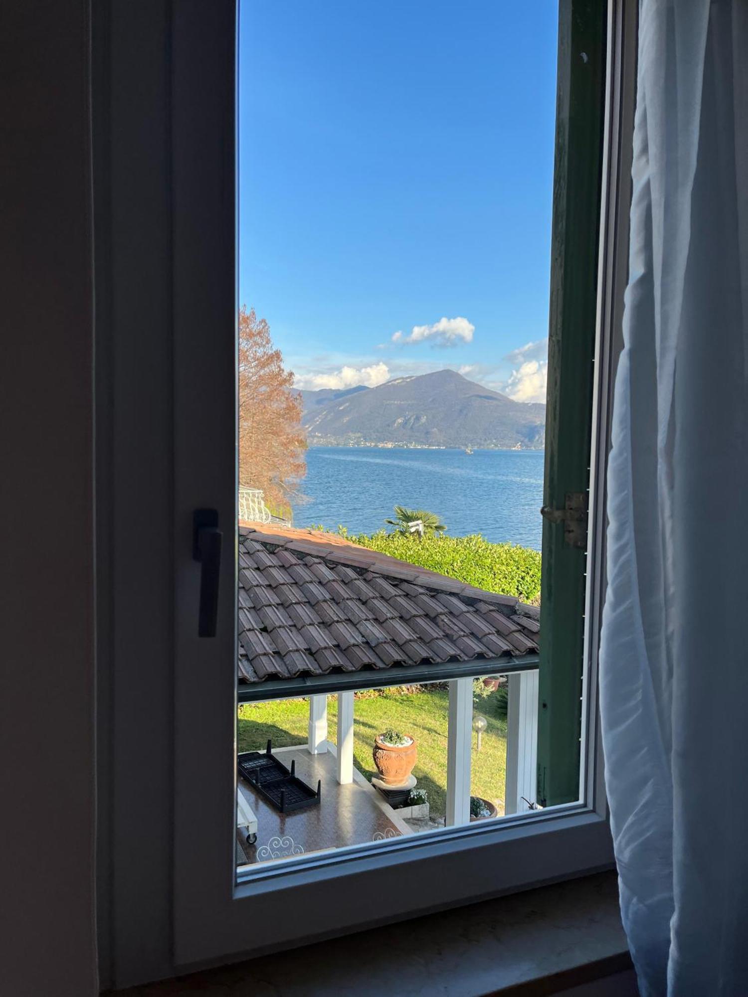 Villa Anastasye Your Lakefront Vacation Rental Predore Luaran gambar
