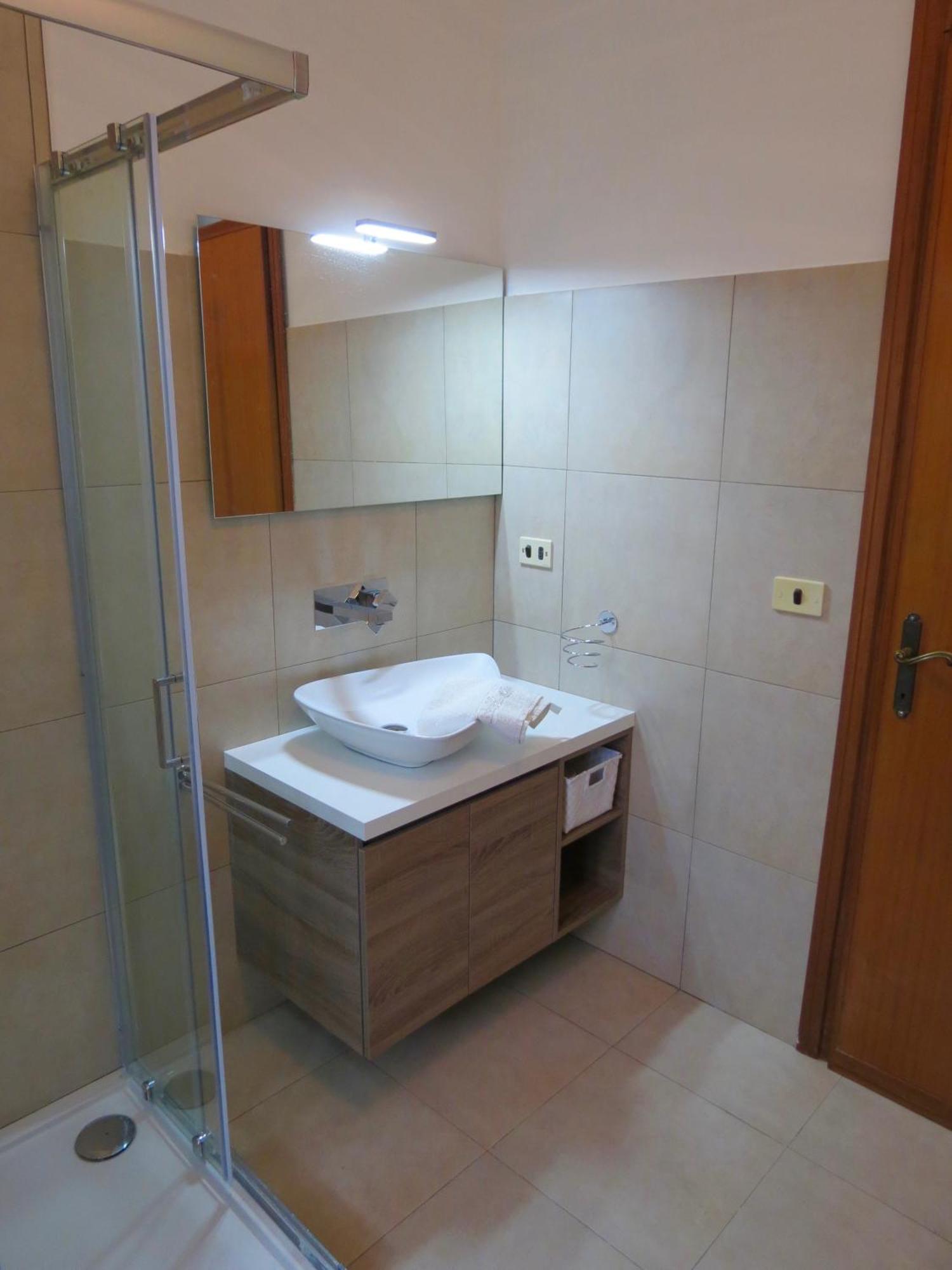 Villa Anastasye Your Lakefront Vacation Rental Predore Luaran gambar