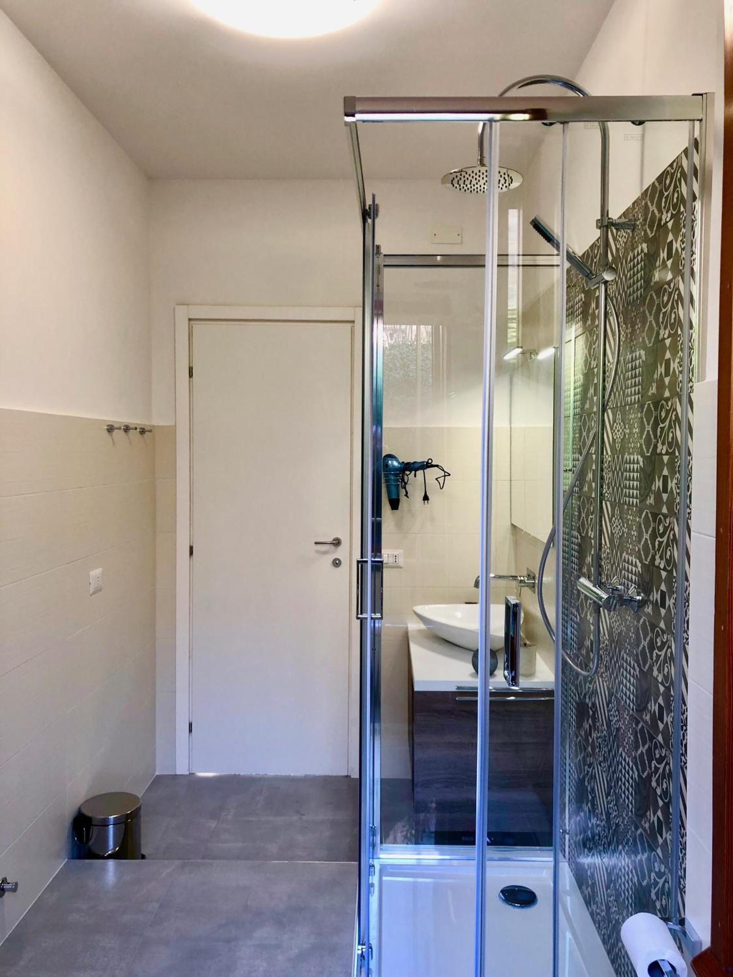 Villa Anastasye Your Lakefront Vacation Rental Predore Luaran gambar