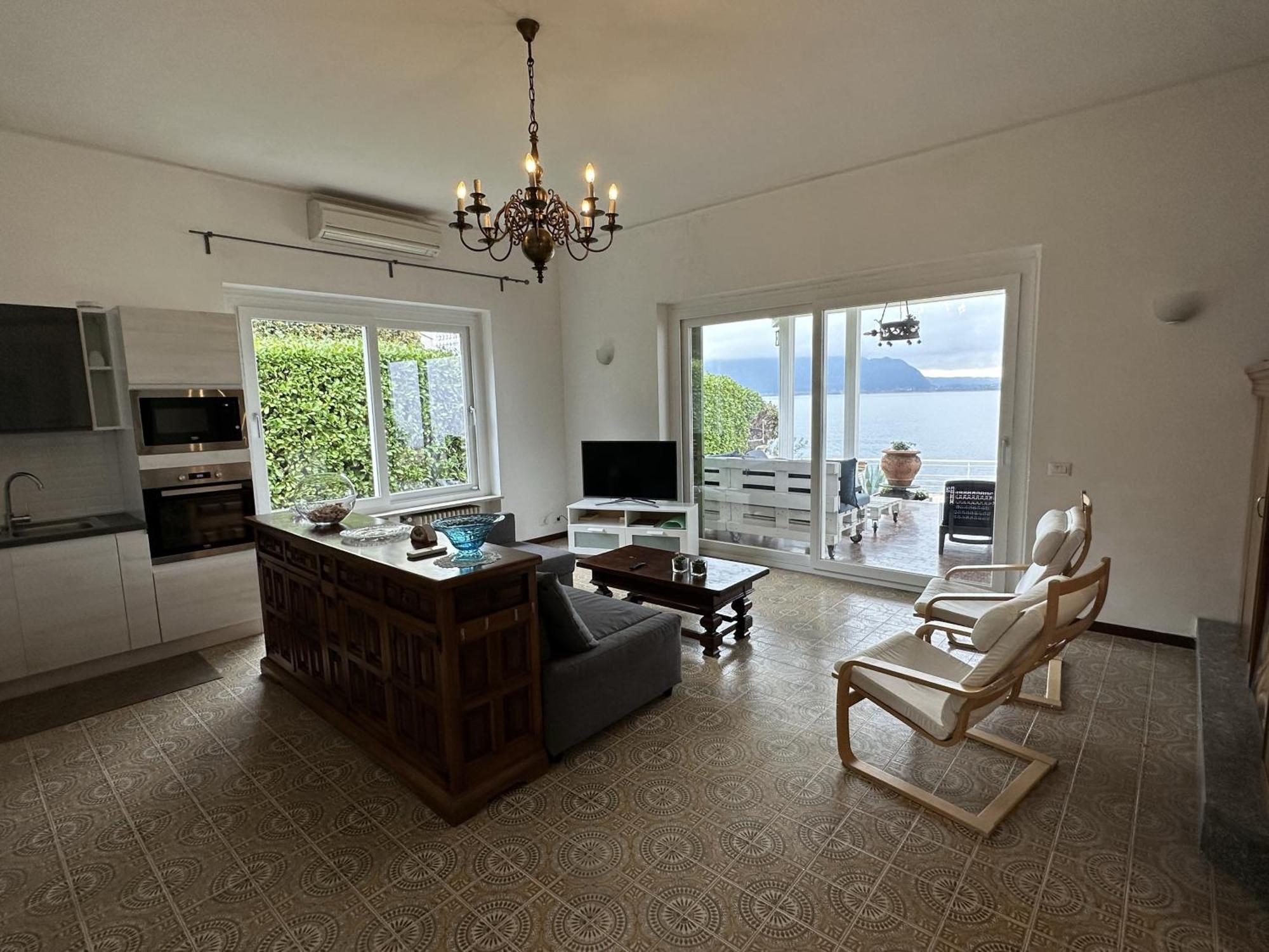 Villa Anastasye Your Lakefront Vacation Rental Predore Luaran gambar