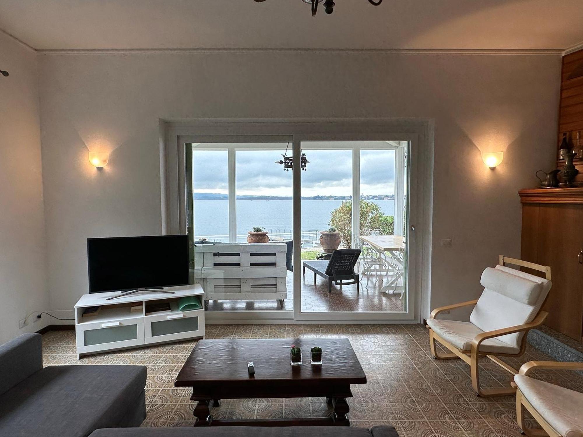 Villa Anastasye Your Lakefront Vacation Rental Predore Luaran gambar